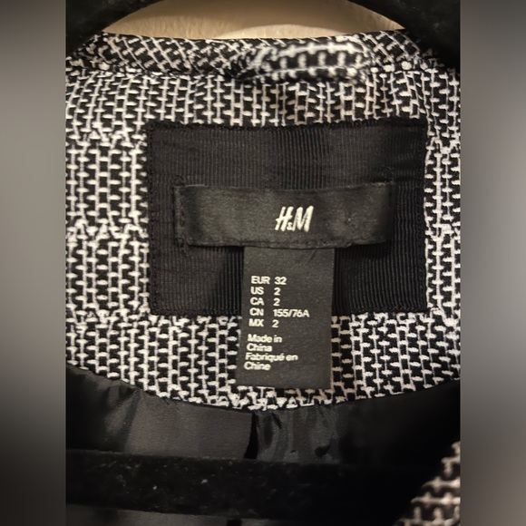 H&M Black and White Abstract Print Striped Color-block Light-weight Coat 2 - Picture 3 of 13